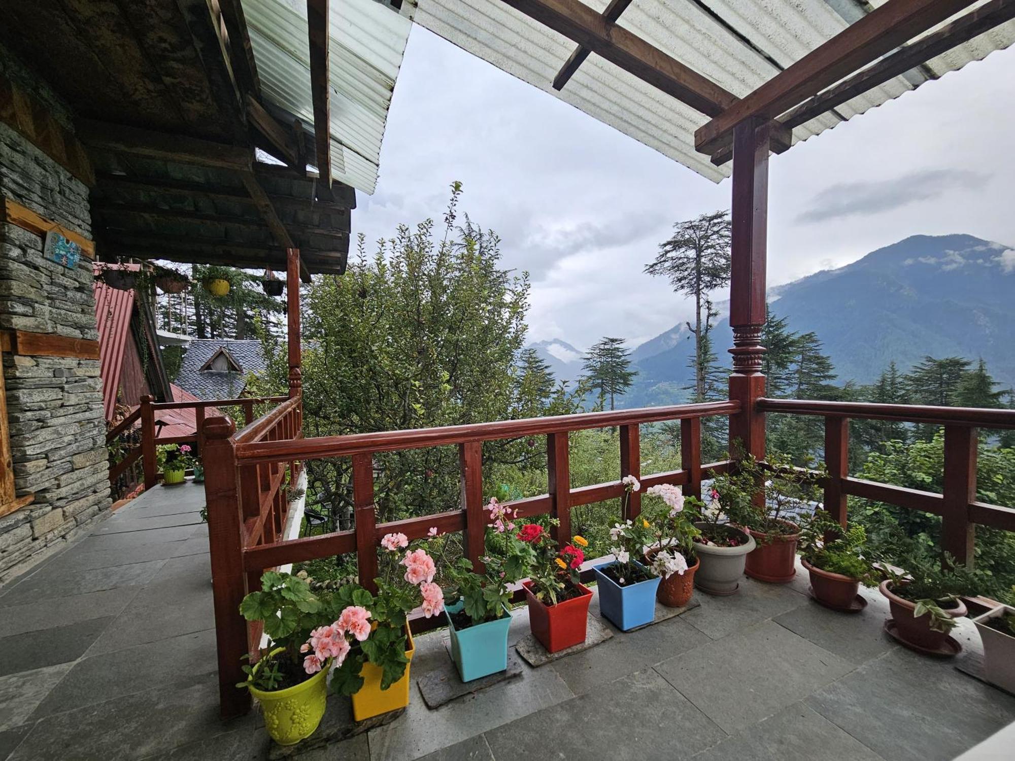 Ishan Log Huts-A Boutique Home Stay Banjar Exterior photo
